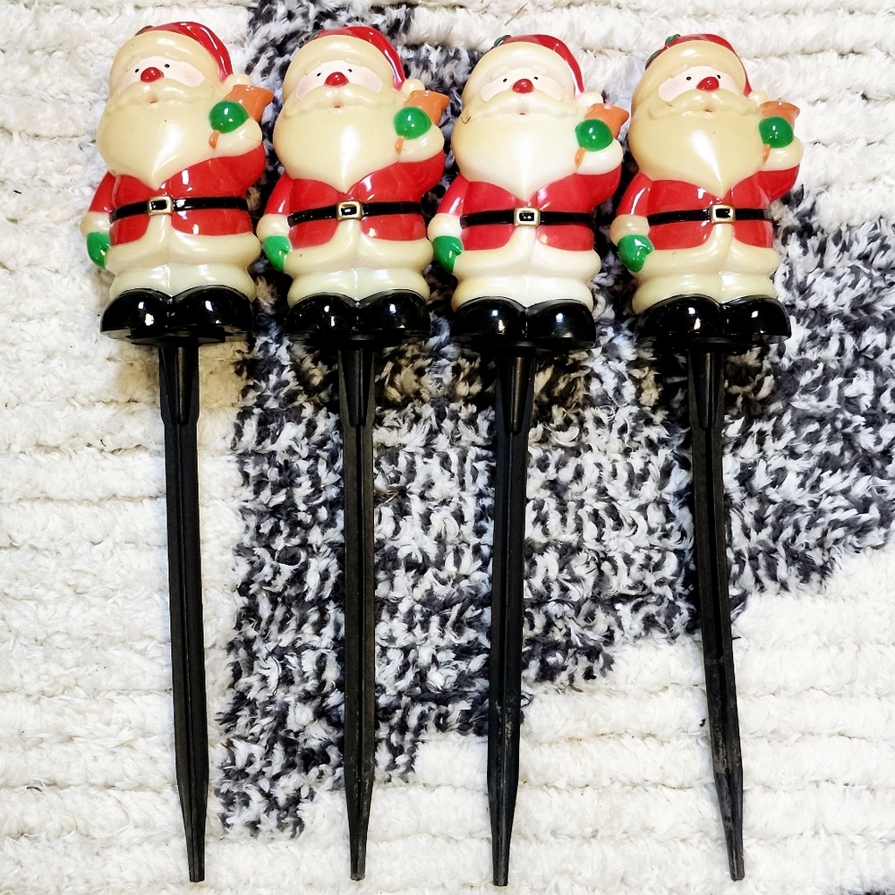 Christmas Santa Claus Blow Mold Holiday Decoration 6½” tall lot of 4 W/ Steaks